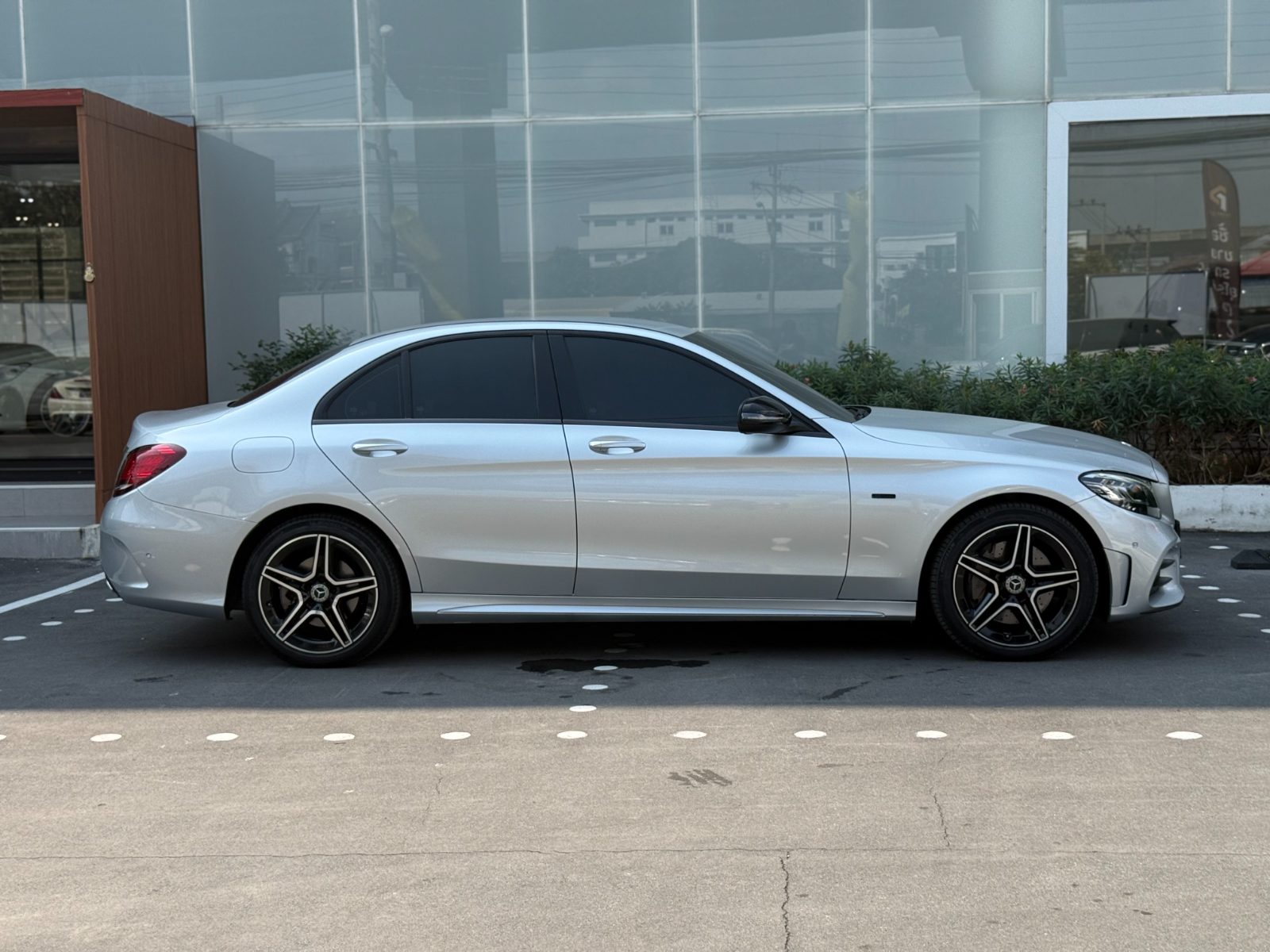 Mercedes-Benz C 300 e มือสอง
