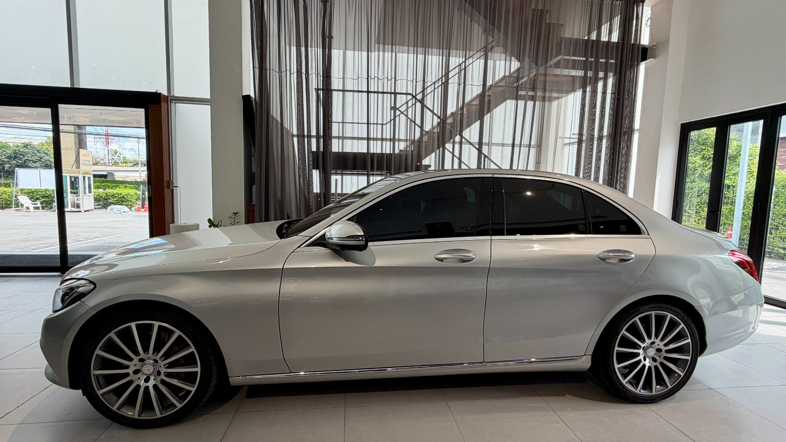 Mercedes-Benz C350e มือสอง