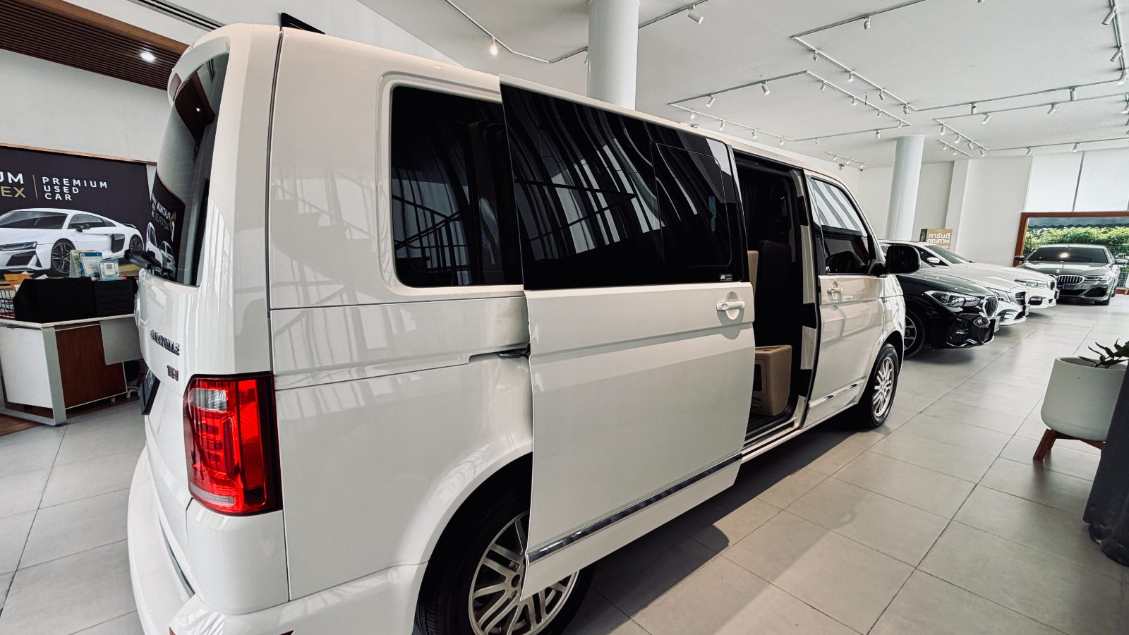 รถยนต์ Volkswagen Caravelle Minorchange 2 มือสอง
